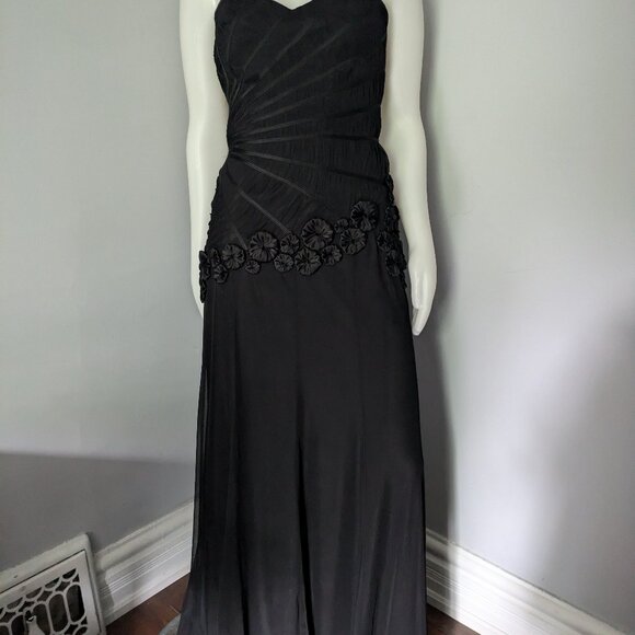 JS Collection Gown - Picture 4 of 10